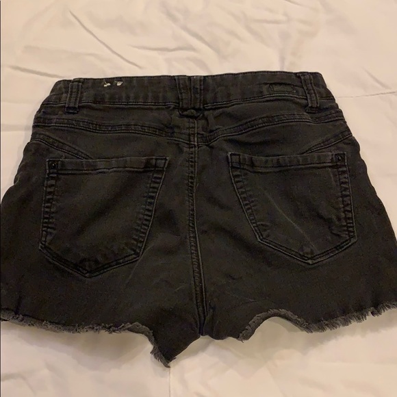 High Rise black Shorts - Picture 2 of 3
